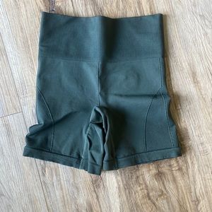 Lululemon short size 4